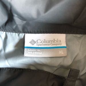 Two-tone Men’s Columbia Lightweight Rain Jacket